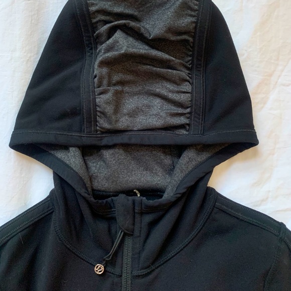 Lululemon Stretch Scuba - Picture 4 of 5